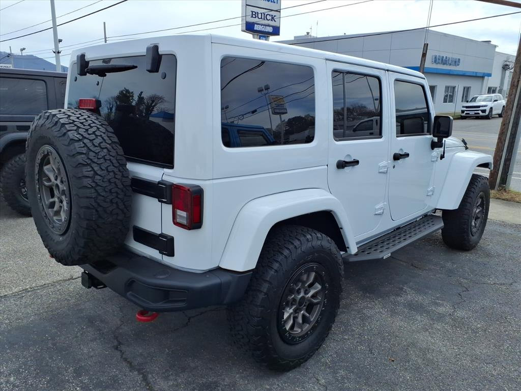 Used 2018 Jeep Wrangler Unlimited Sahara AWD/4WD image 3