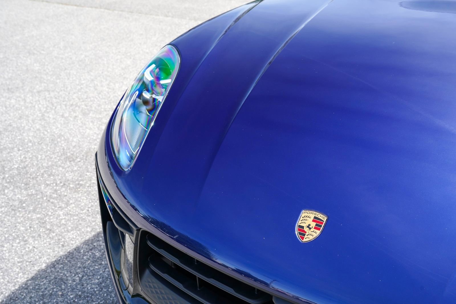 Certified 2025 Porsche Macan image 18