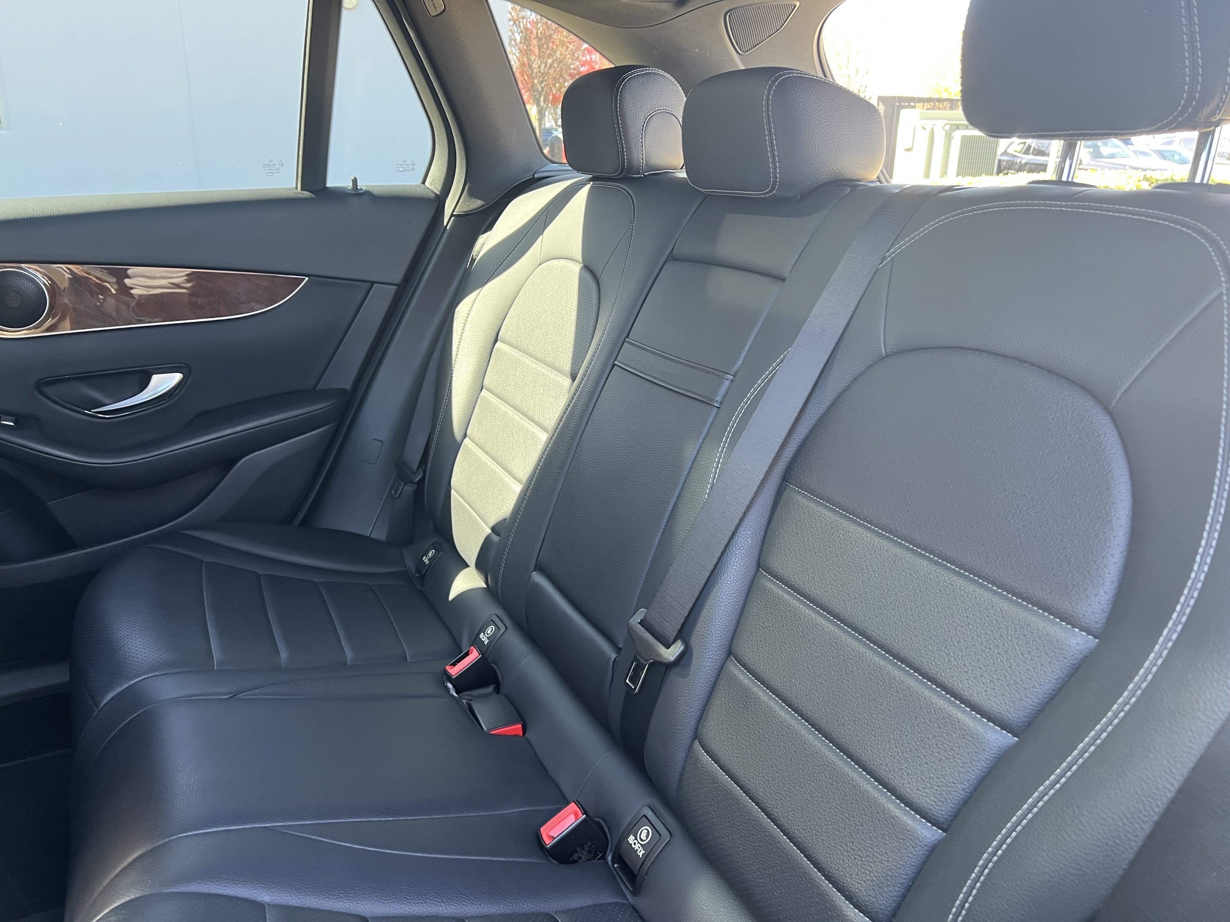 Certified 2019 Mercedes-Benz GLC 300 4MATIC w/ Driver Assistance Package image 33