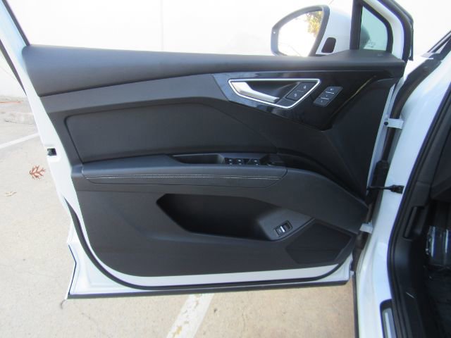 Used 2022 Audi Q4 e-tron Premium Plus w/ Premium Plus image 15