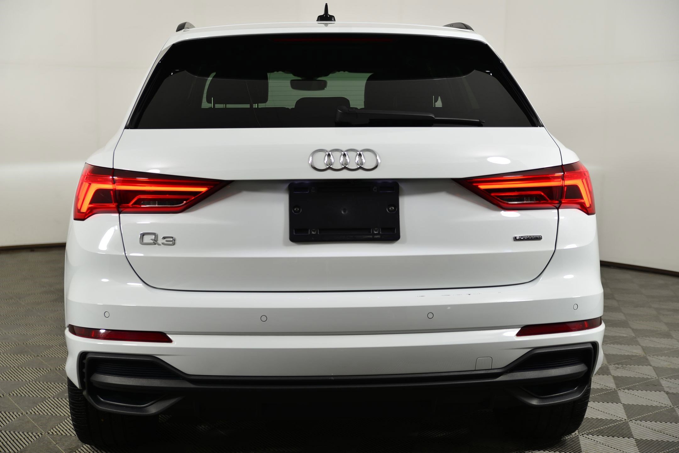 Certified 2023 Audi Q3 2.0T Premium w/ Black Optic Sport Package image 8