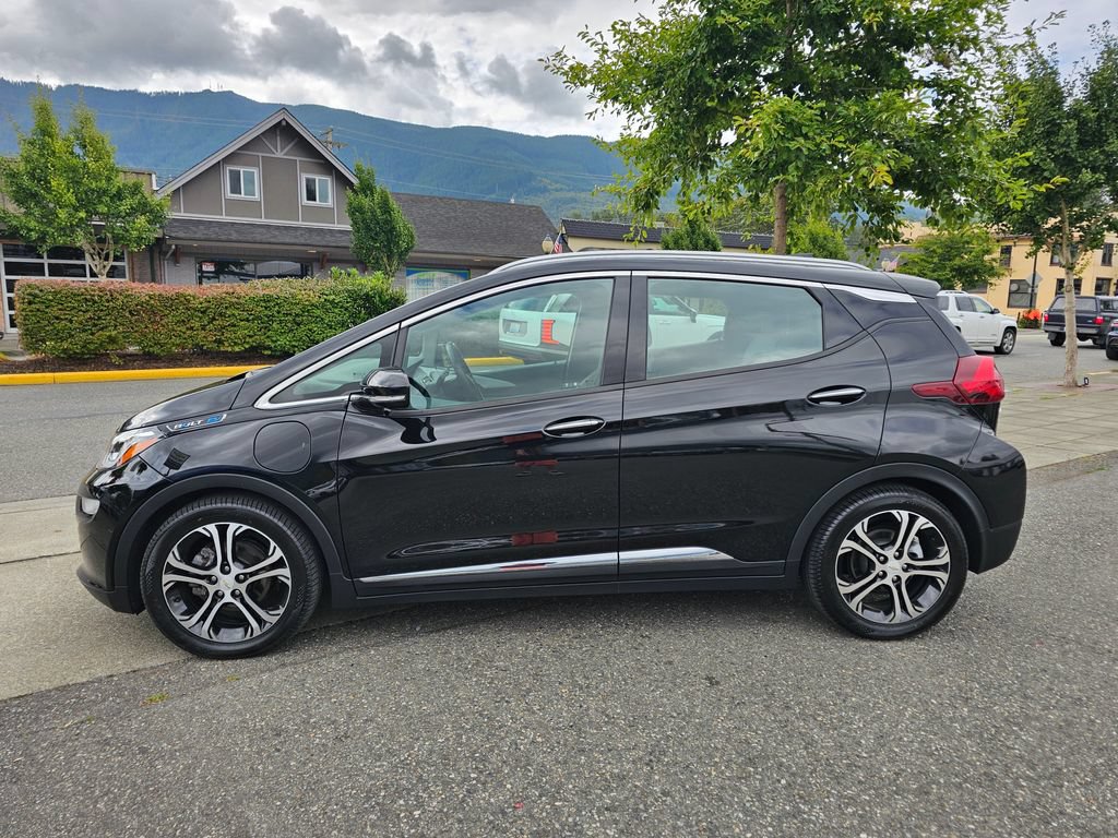 Used 2020 Chevrolet Bolt Premier w/ Infotainment Package FWD image 8