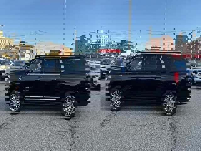 New 2026 GMC Yukon XL Denali w/ Denali Reserve Package image 2