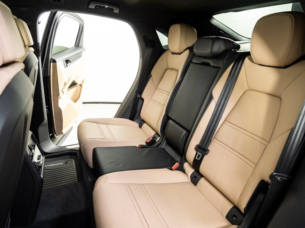 Certified 2026 Porsche Cayenne Coupe AWD/4WD image 22
