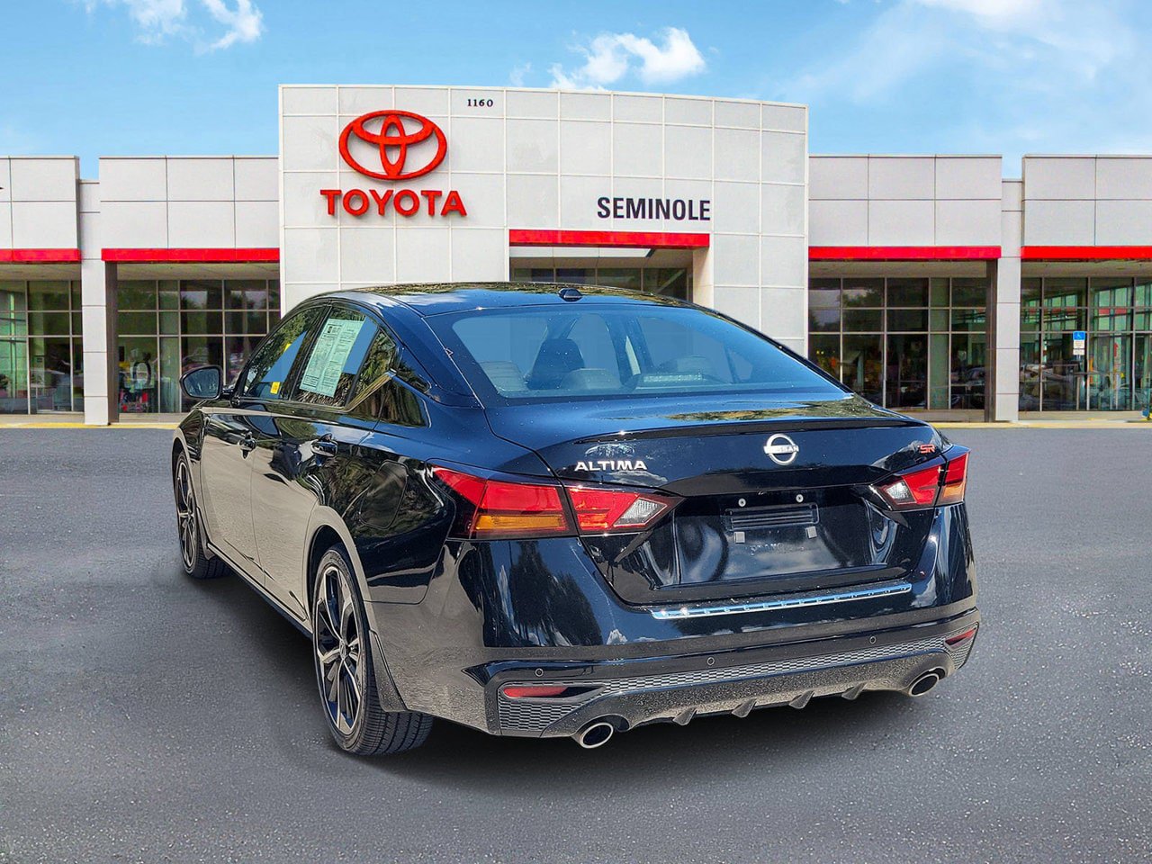 Used 2023 Nissan Altima 2.5 SR w/ SR Premium Package FWD image 4