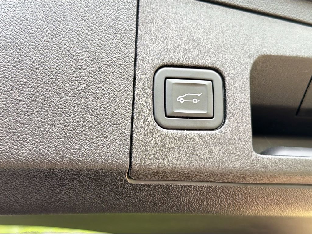 Used 2023 Cadillac XT4 Luxury image 17