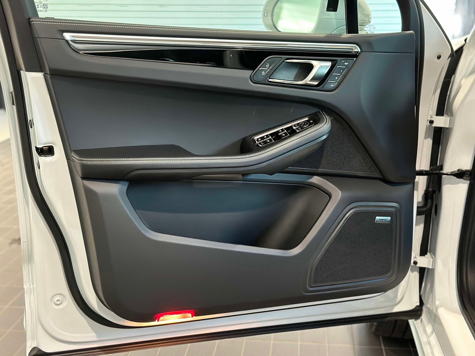 New 2026 Porsche Macan S image 18