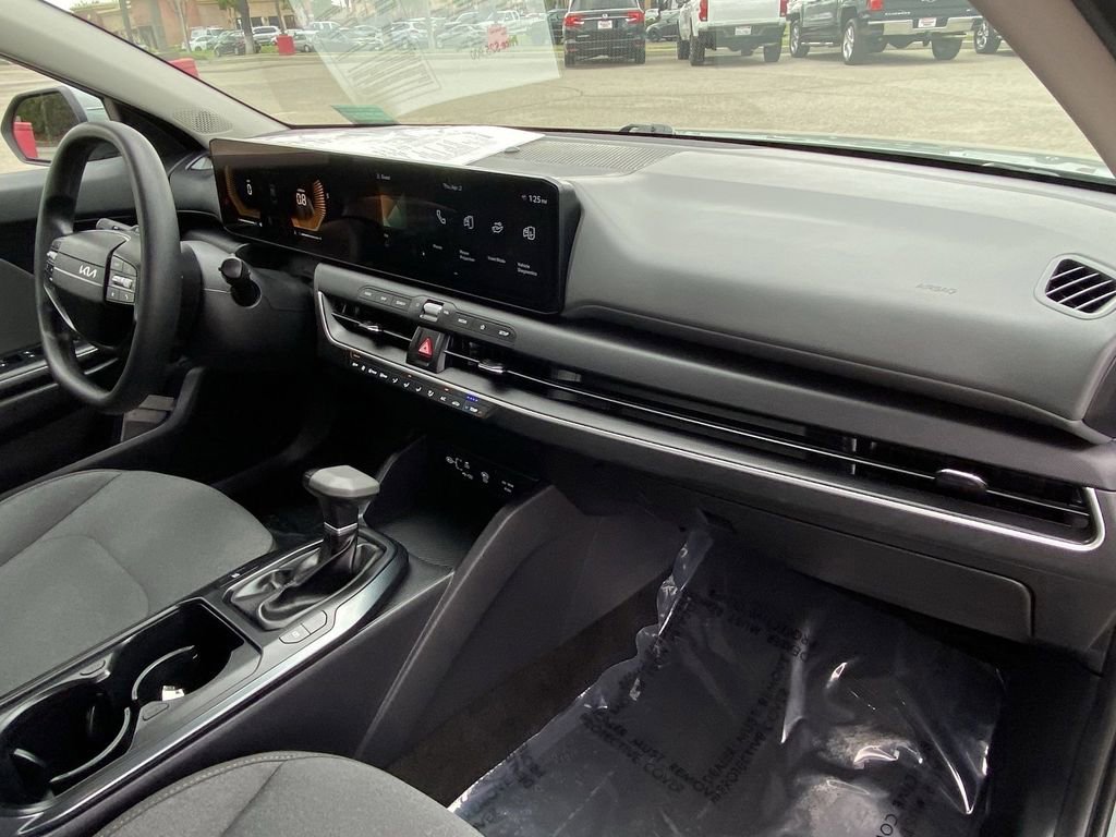Used 2025 Kia K4 LXS image 17