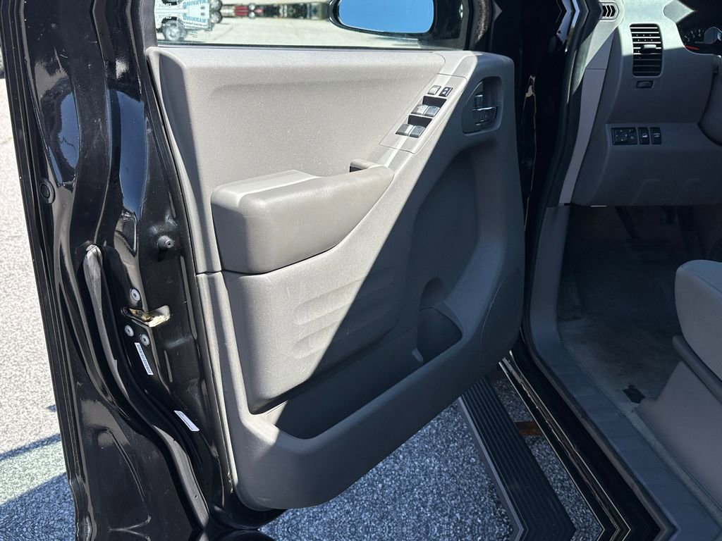 Used 2016 Nissan Frontier SV image 24