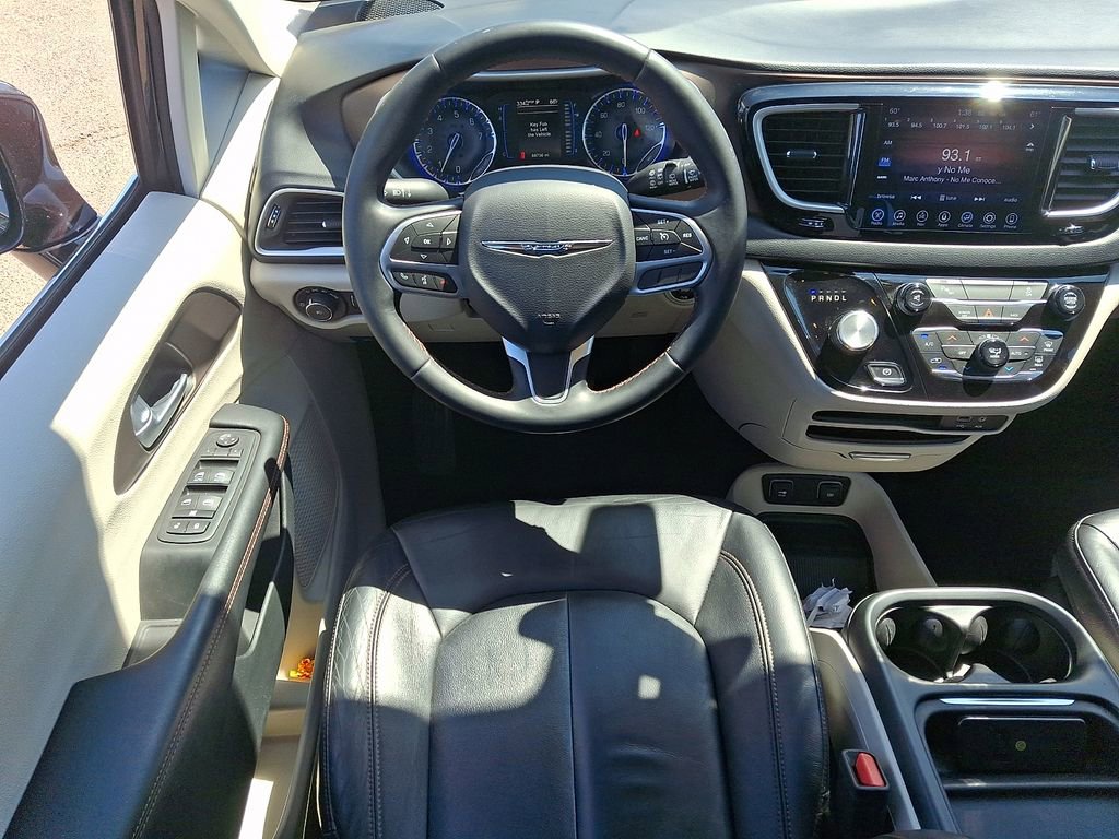 Used 2017 Chrysler Pacifica Touring-L FWD image 11