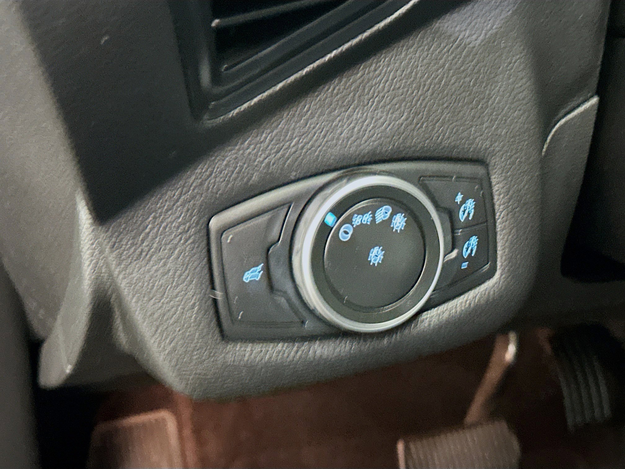 Used 2018 Ford Escape S image 17