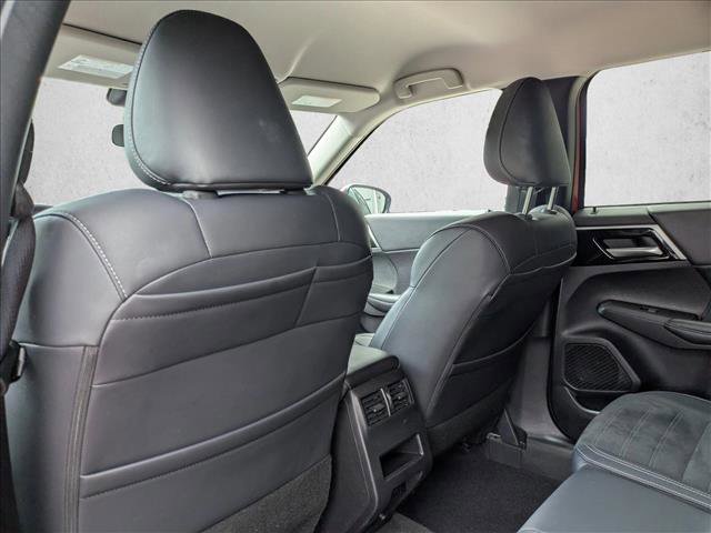 Used 2024 Mitsubishi Outlander SE image 13