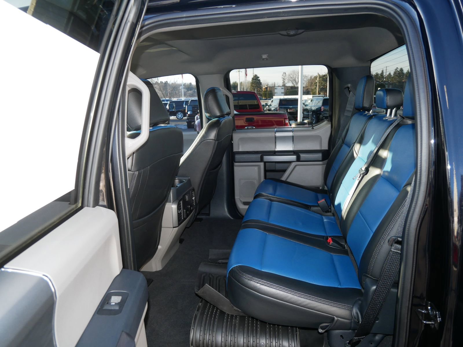 Used 2022 Ford F350 XLT w/ Black Appearance Package image 11