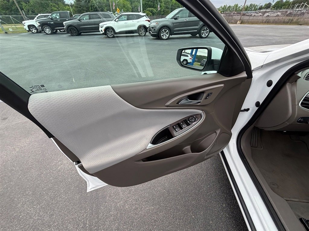 Used 2022 Chevrolet Malibu LT FWD image 14