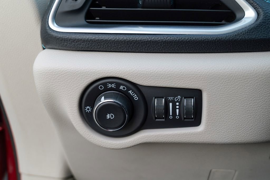 Used 2018 Chrysler Pacifica Limited w/ Advanced Safetytec Group image 50