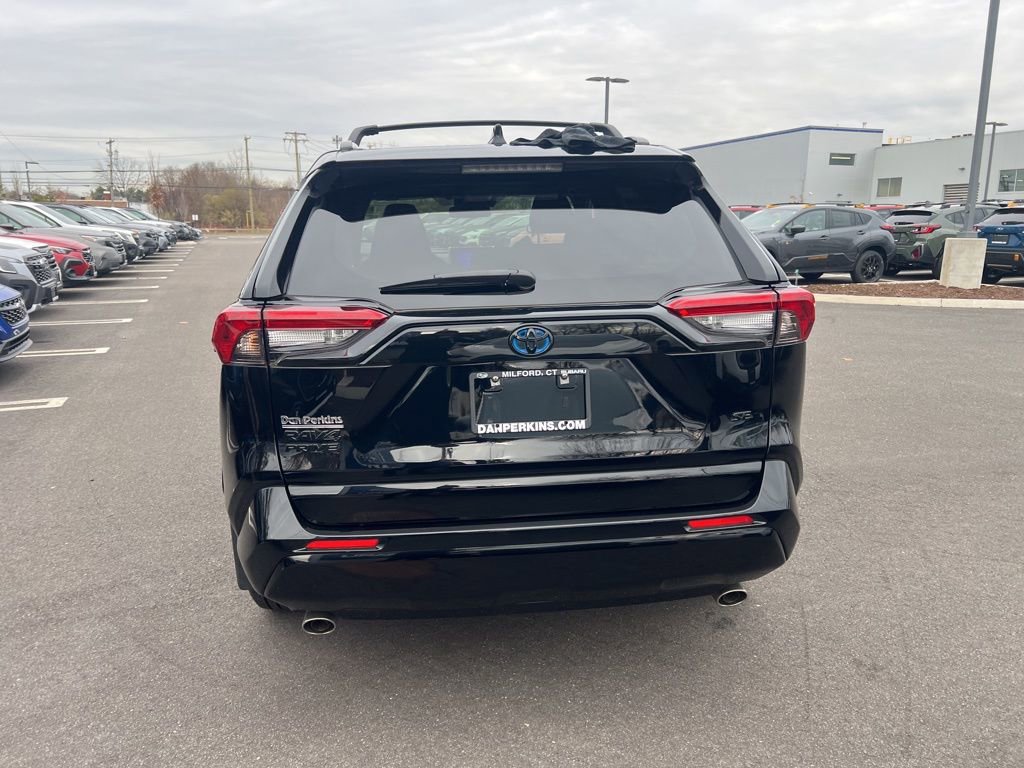 Used 2023 Toyota RAV4 SE image 4