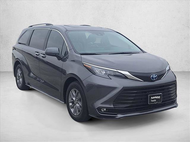 Certified 2025 Toyota Sienna XLE w/ XLE Plus Package FWD image 3
