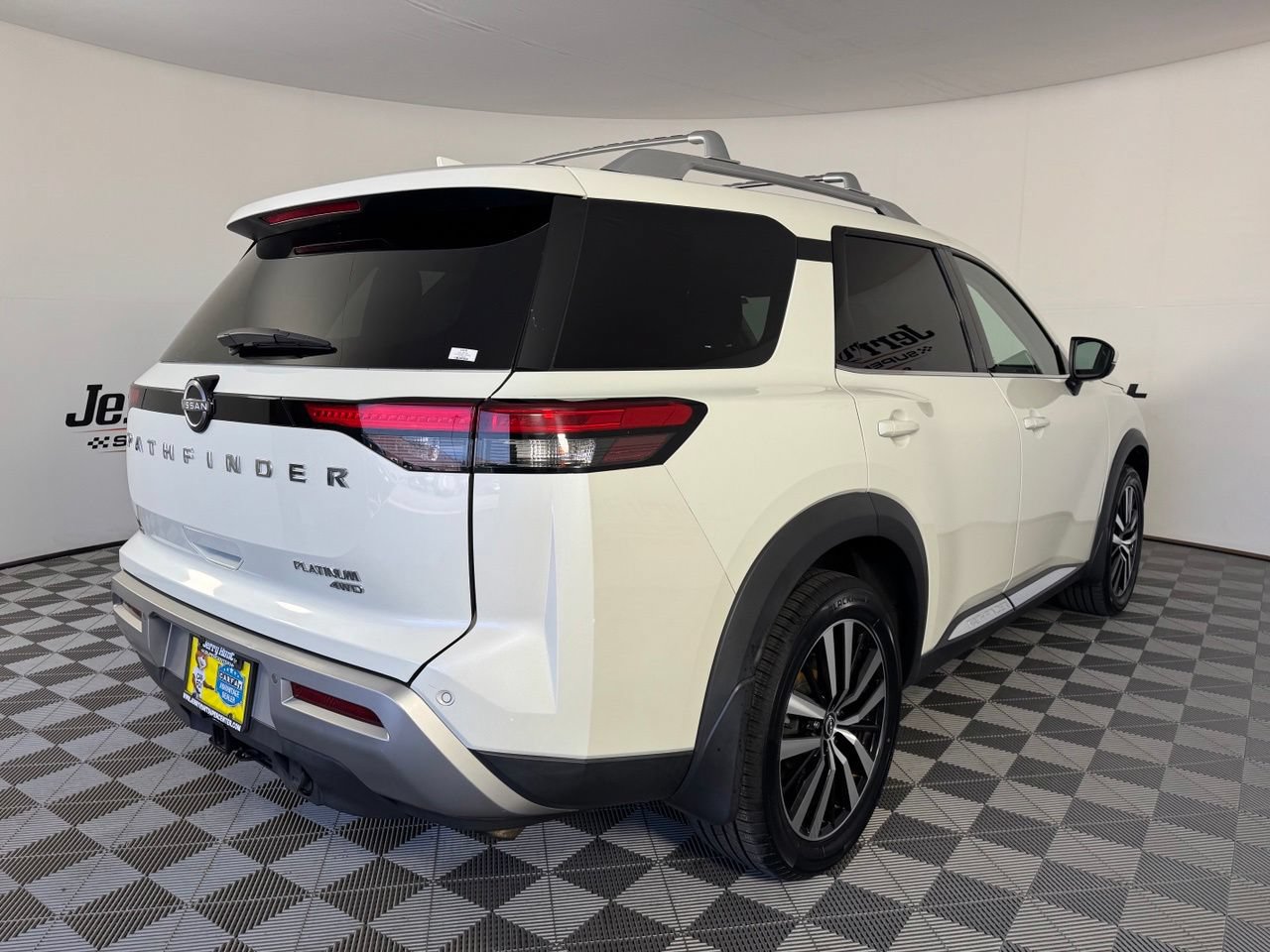 Used 2023 Nissan Pathfinder Platinum AWD/4WD image 6
