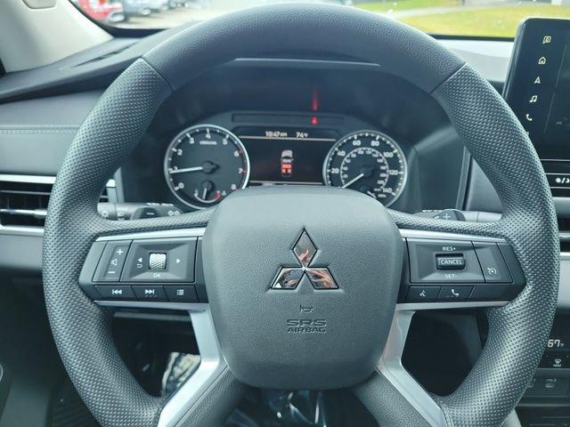 New 2026 Mitsubishi Outlander ES FWD image 22
