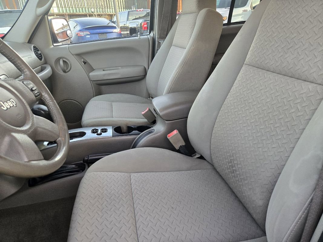 Used 2005 Jeep Liberty Renegade image 15