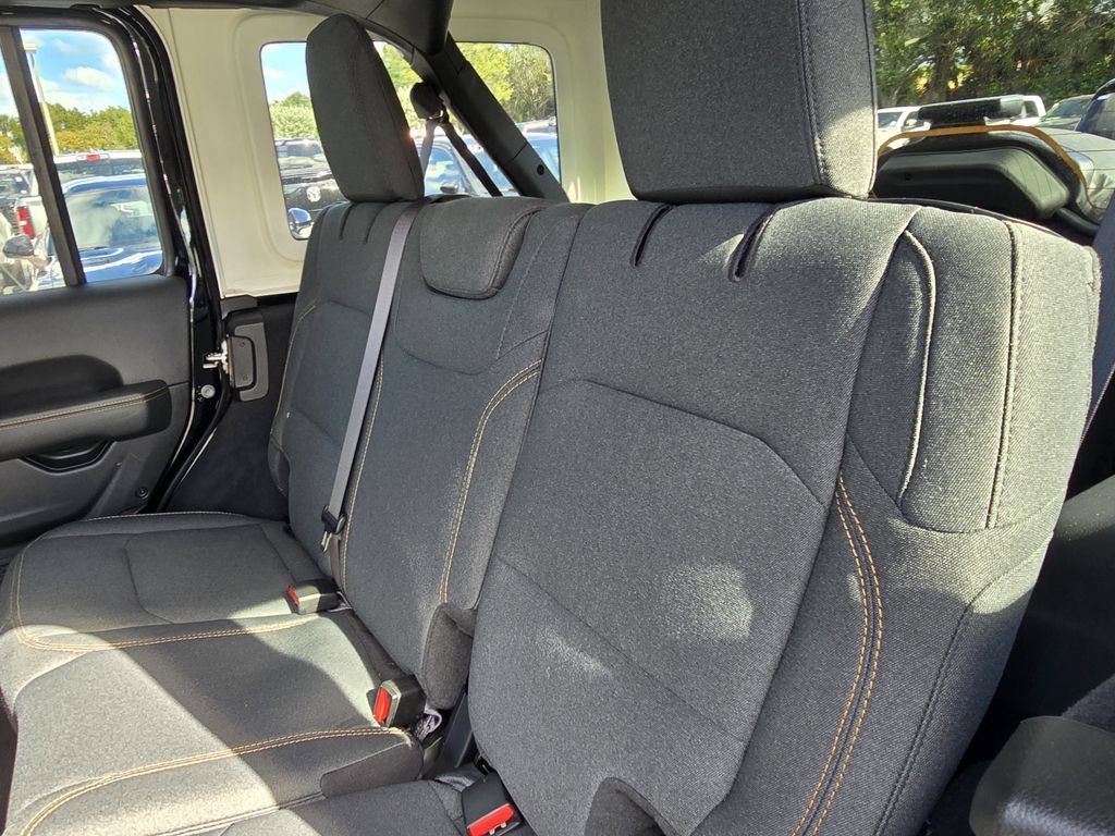 Used 2025 Jeep Wrangler Unlimited Sahara AWD/4WD image 14