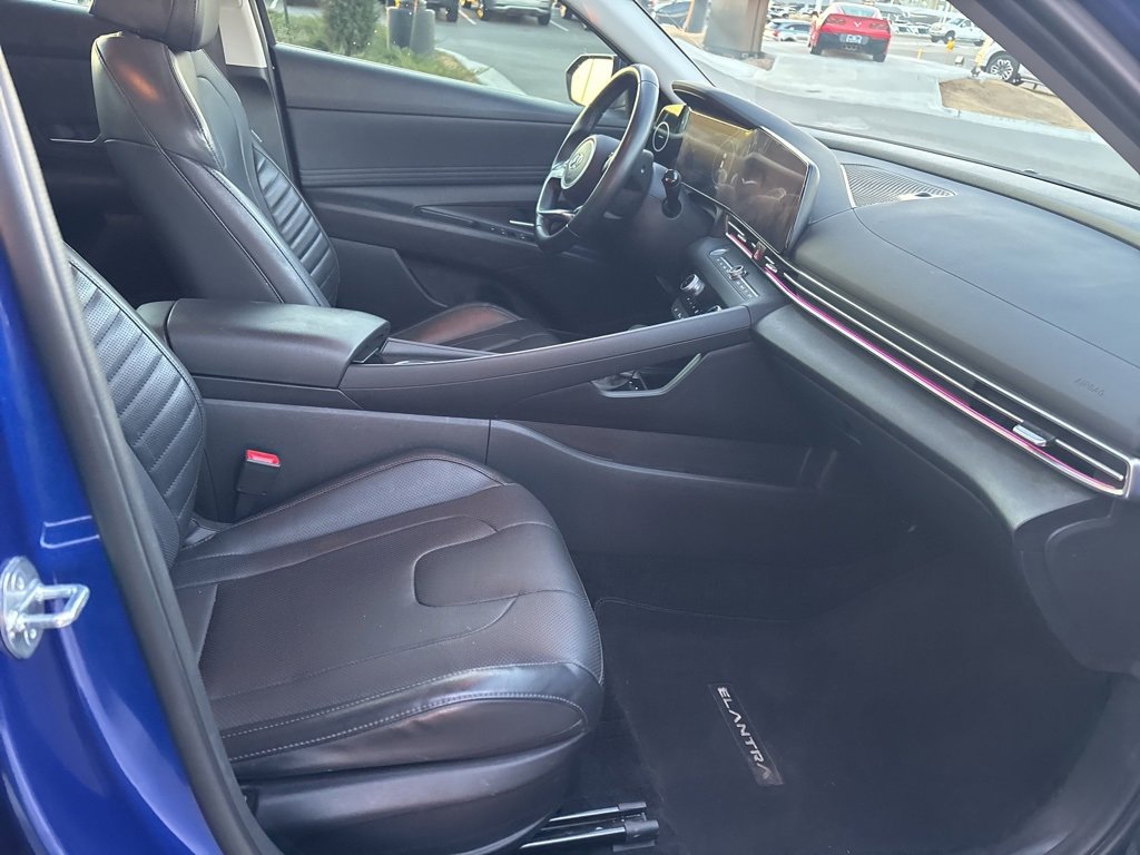 Certified 2023 Hyundai Elantra Limited w/ Preferred Accessory Package image 14