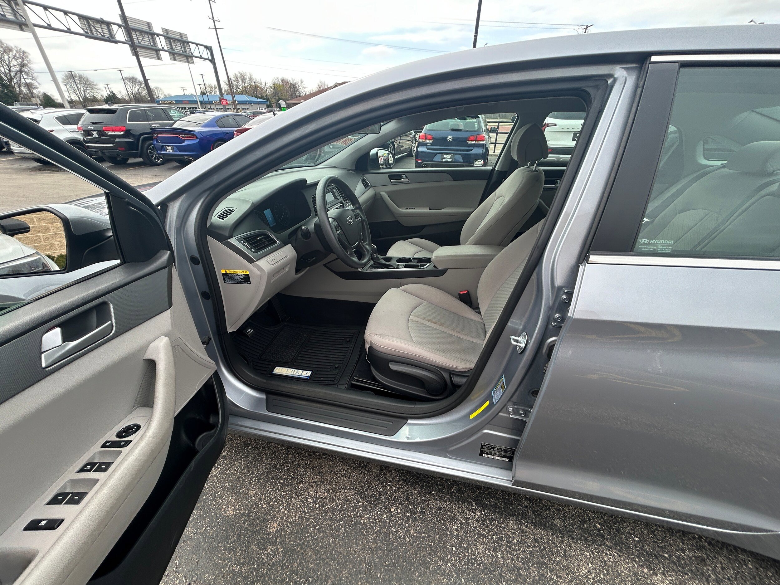 Used 2015 Hyundai Sonata SE FWD image 6