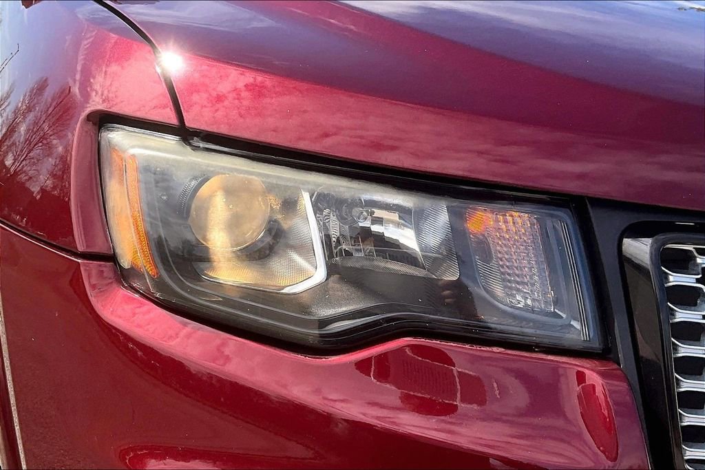 Used 2017 Jeep Grand Cherokee Altitude image 29