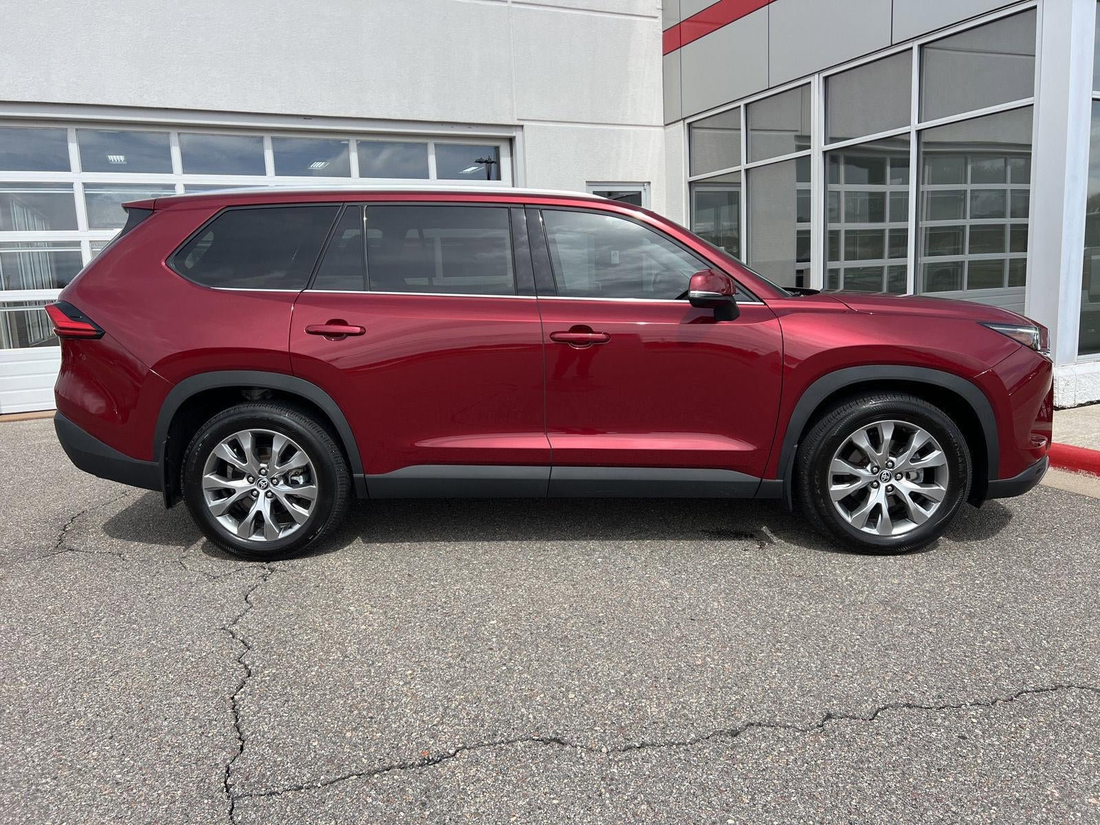 Used 2024 Toyota Grand Highlander Limited AWD/4WD image 13