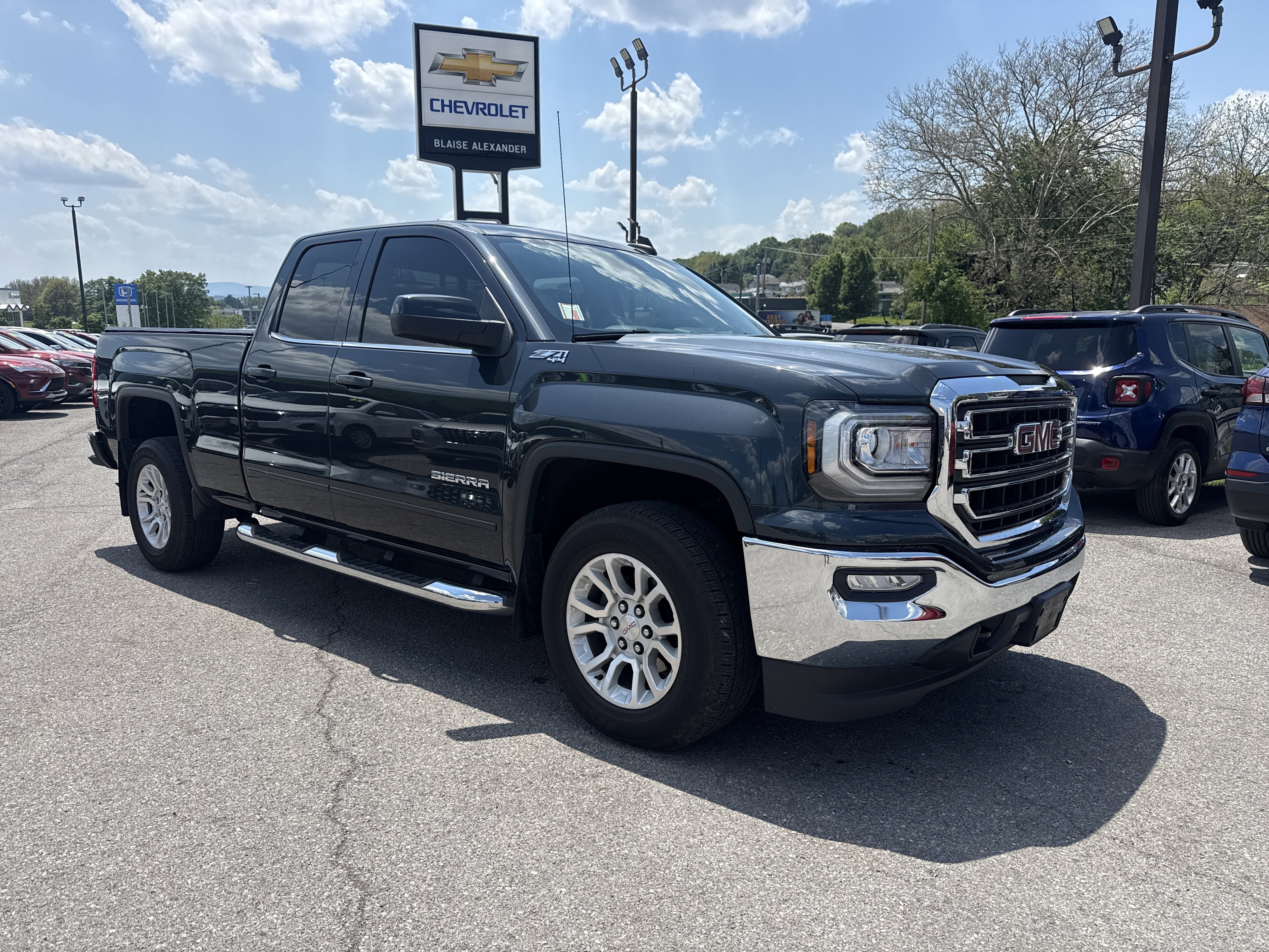 Used 2018 GMC Sierra 1500 SLE w/ SLE Value Package AWD/4WD video 1