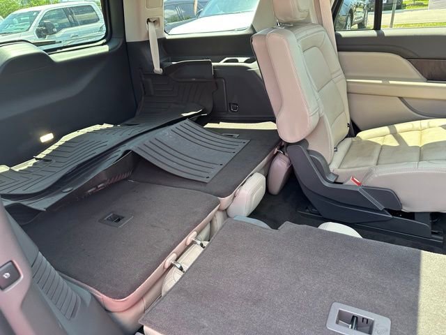 Used 2022 Lincoln Navigator Reserve image 13