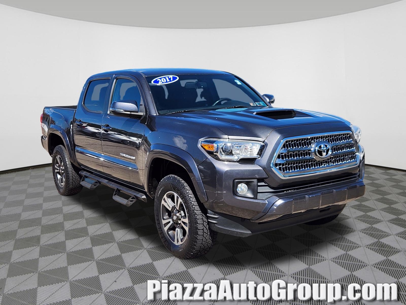 Used 2017 Toyota Tacoma TRD Sport w/ Tow Package (A/T)