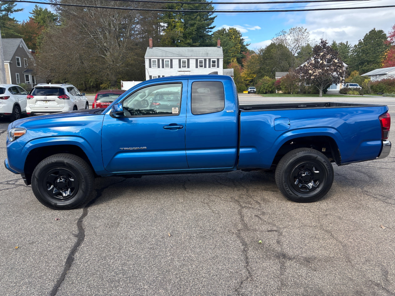 Used 2018 Toyota Tacoma SR5 image 2