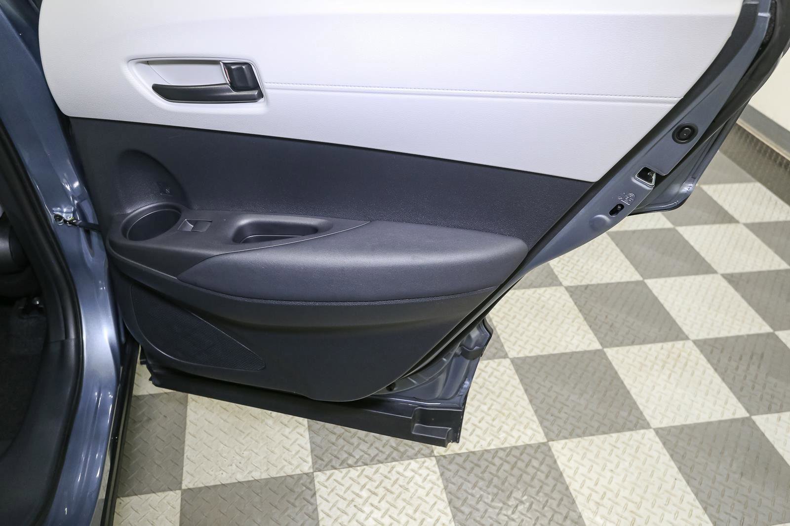 Used 2024 Toyota Corolla Cross L image 19