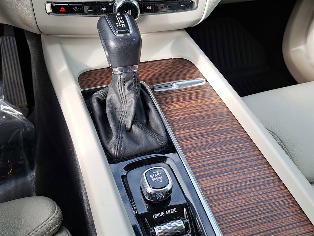 Used 2020 Volvo XC60 T5 Inscription w/ Protection Package image 16