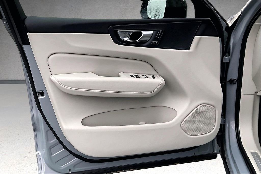 Certified 2024 Volvo XC60 T8 Plus w/ Protection Package Premier image 20