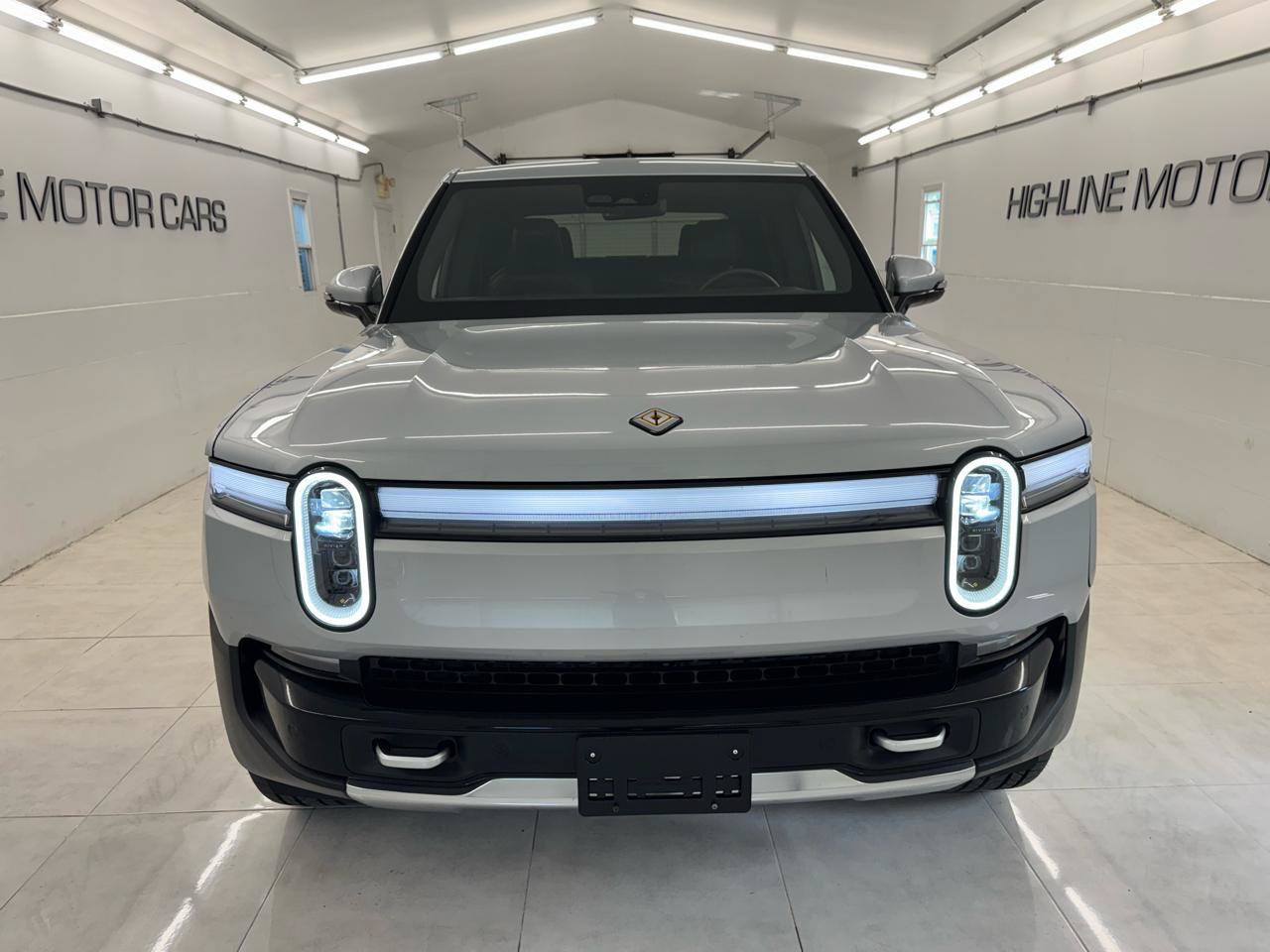 Used 2025 Rivian R1T Adventure AWD/4WD image 2