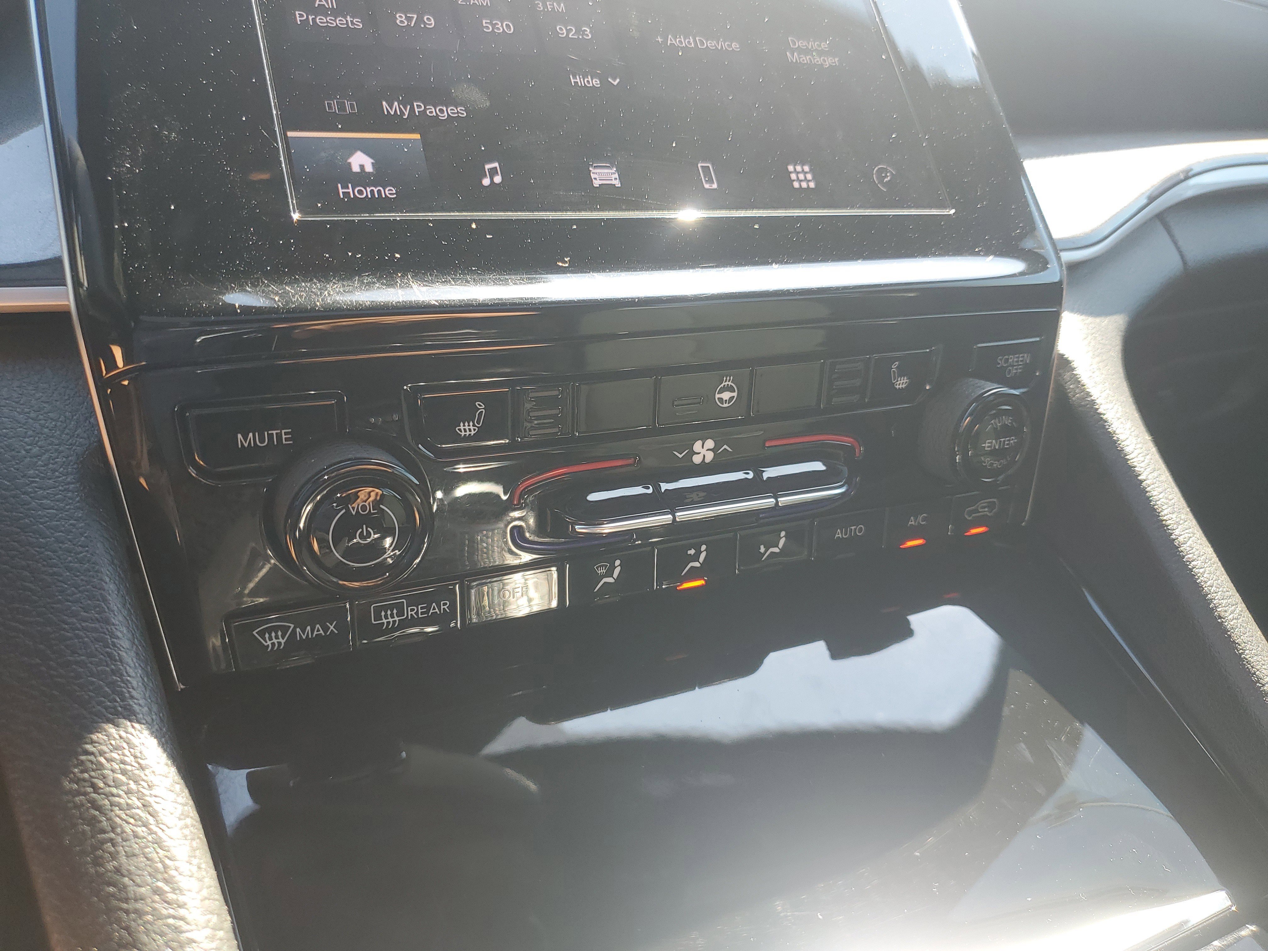 Used 2023 Jeep Grand Cherokee Altitude image 18