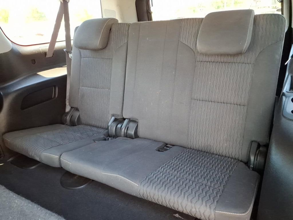 Used 2019 Chevrolet Suburban LS RWD image 7