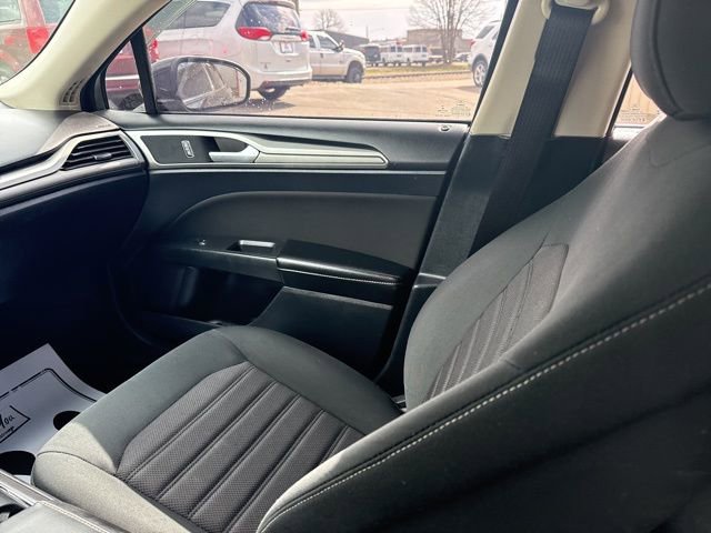 Used 2020 Ford Fusion SE image 15