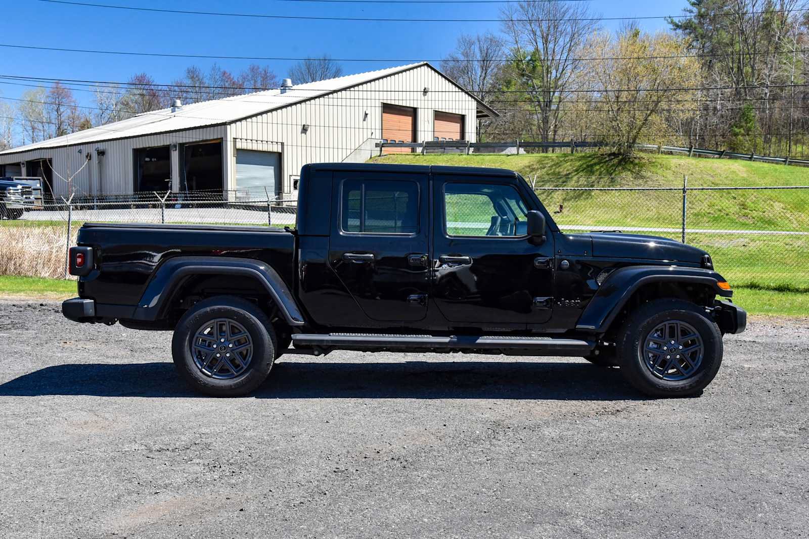New 2026 Jeep Gladiator Sport AWD/4WD image 2