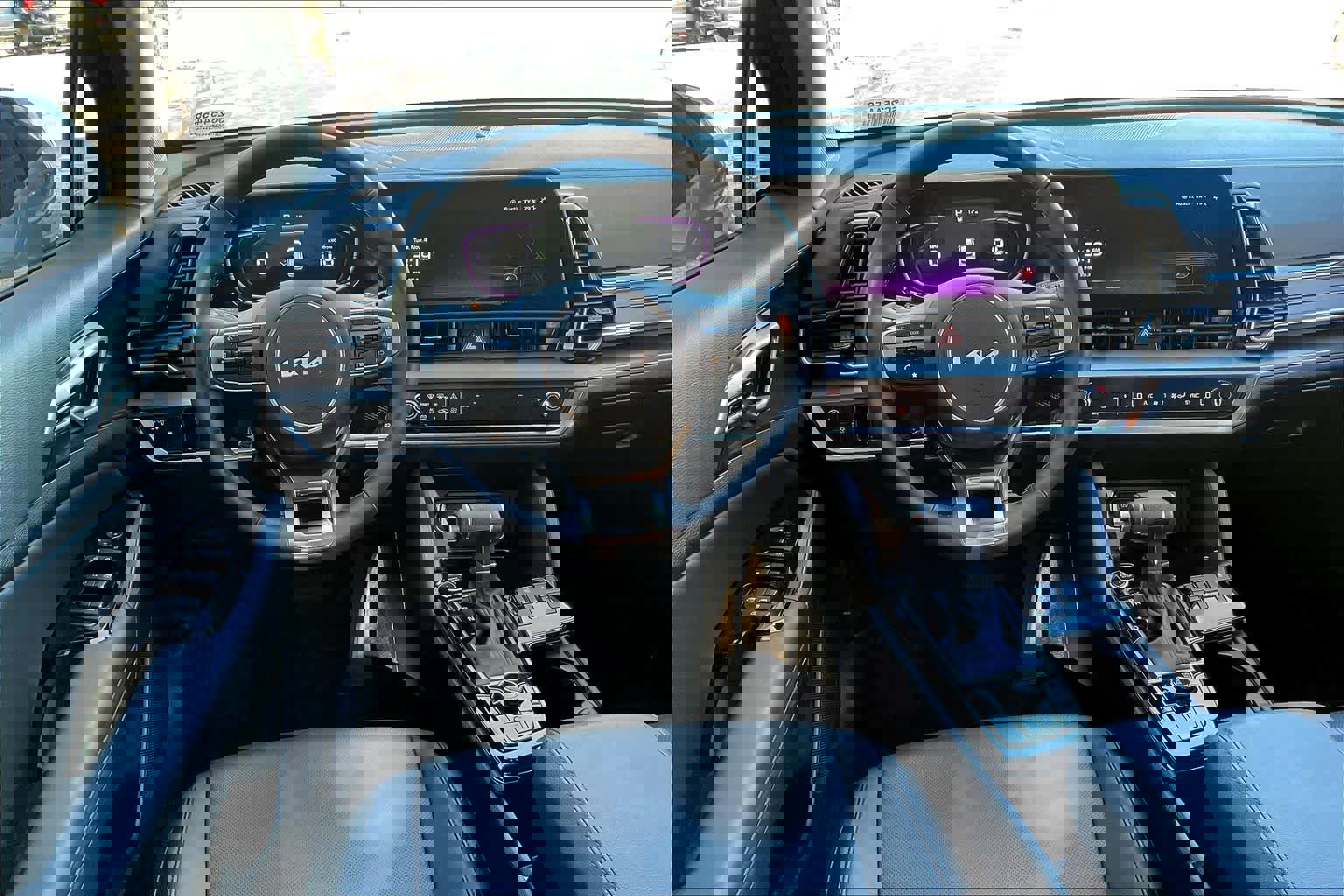 Used 2025 Kia Sportage EX image 5