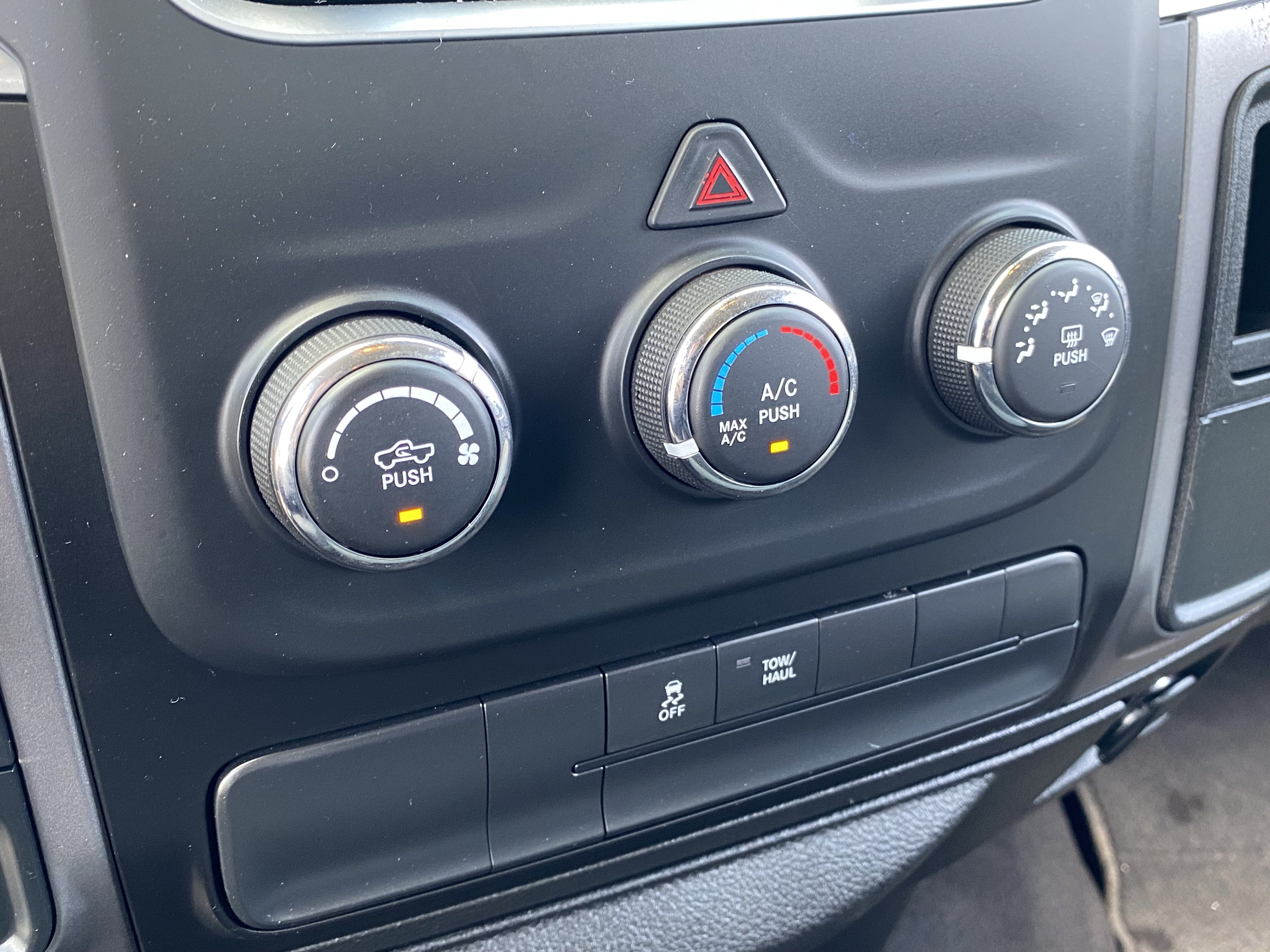 Used 2022 RAM 1500 Classic SLT RWD image 23