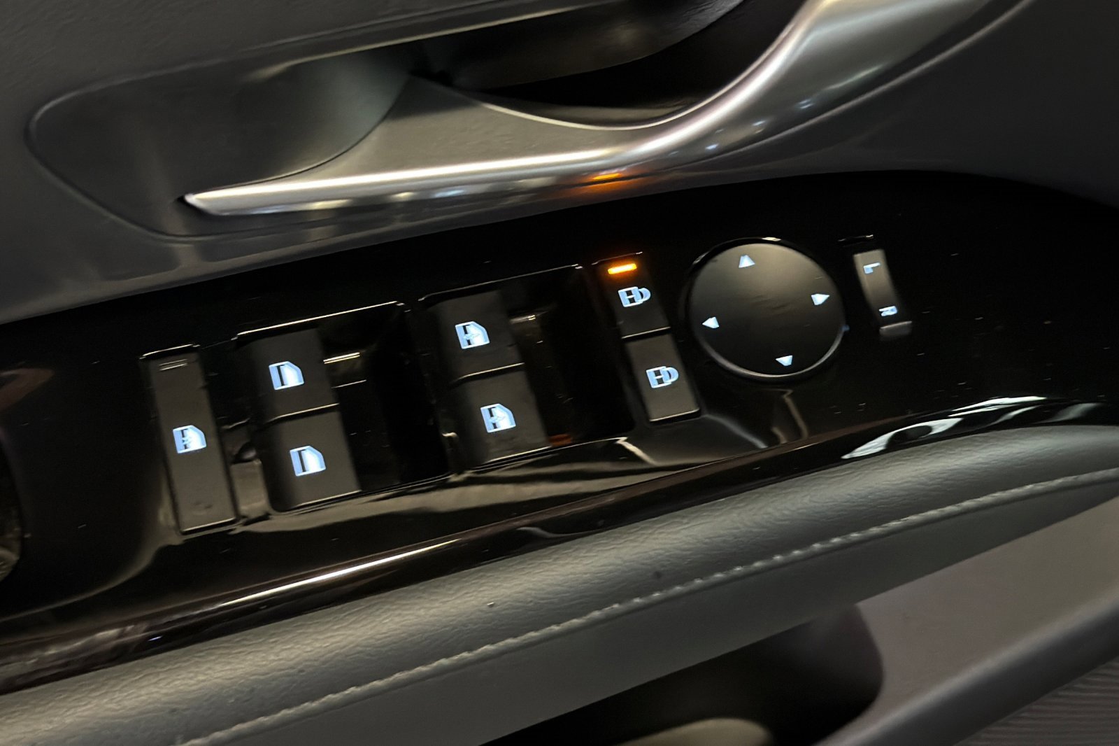 Certified 2025 Hyundai Santa Cruz Limited image 14