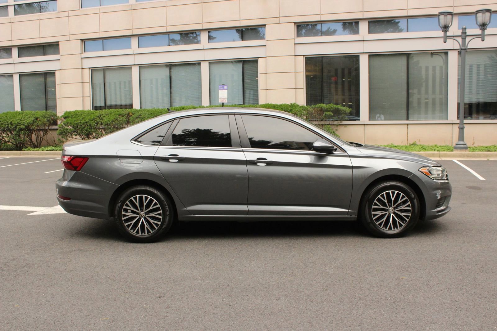 Used 2021 Volkswagen Jetta R-Line FWD image 6