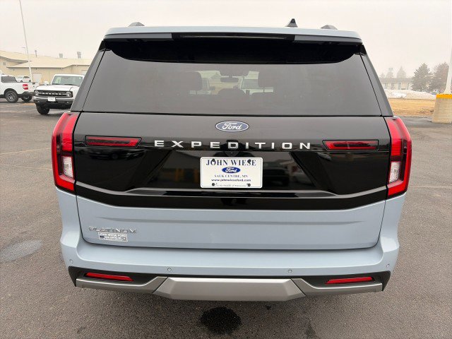 Used 2025 Ford Expedition Platinum w/ Platinum Ultimate Package AWD/4WD image 4