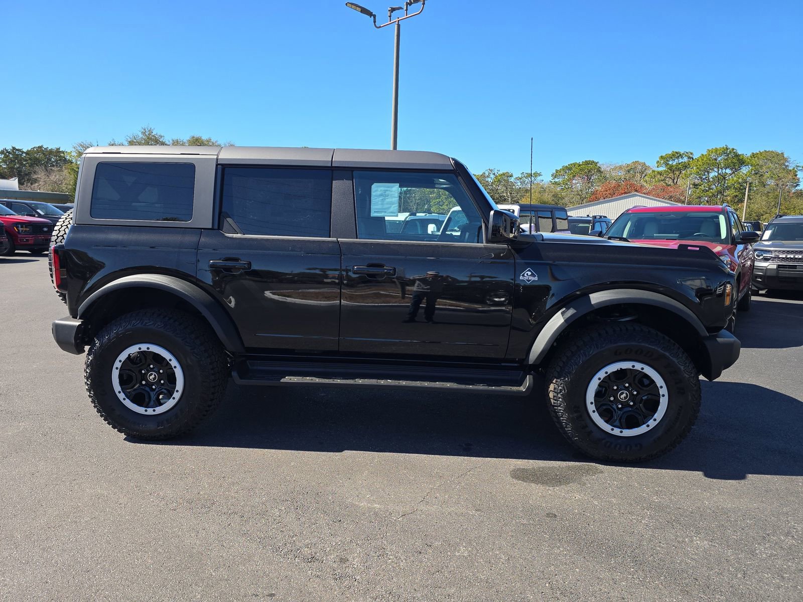 New 2025 Ford Bronco Outer Banks w/ Sasquatch Package image 3
