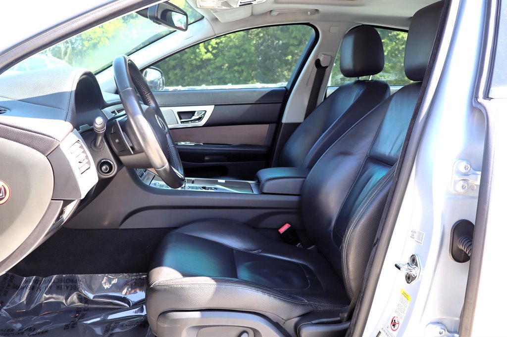 Used 2012 Jaguar XF RWD image 16