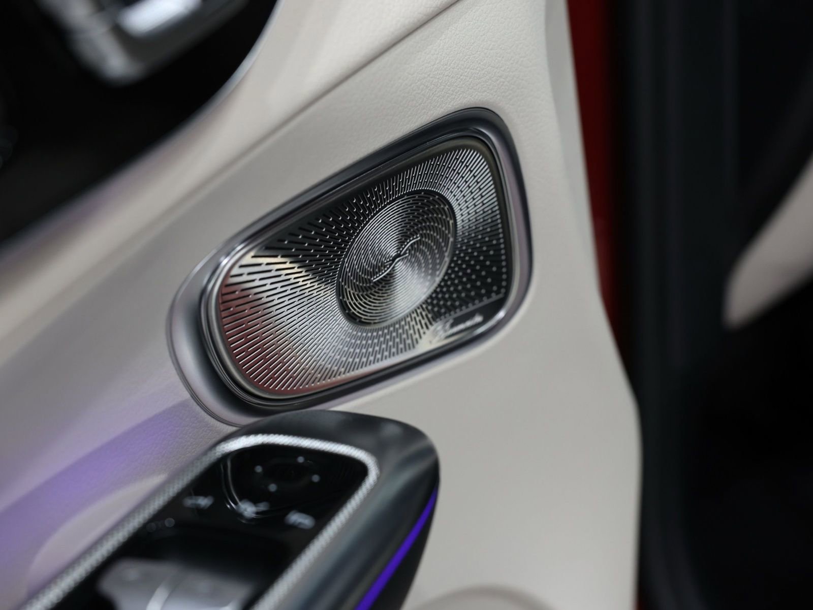 Used 2025 Mercedes-Benz GLC 300 4MATIC image 30