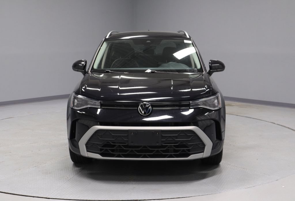 Used 2025 Volkswagen Taos SE FWD image 6